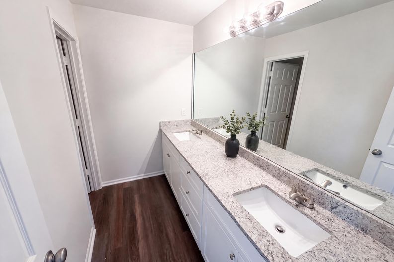 Photo 13 of 19 of 7402 Walton Hl, Fairburn, GA