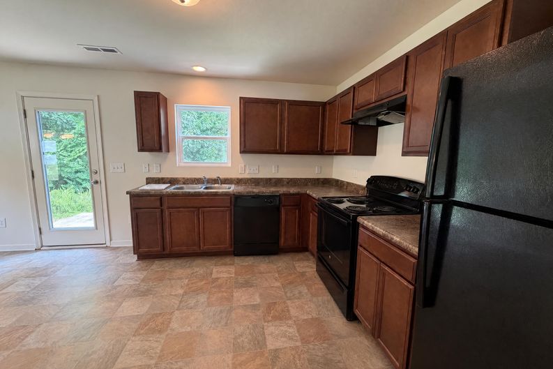 Photo 7 of 23 of 411 Sandybrooke Dr, High Point, NC