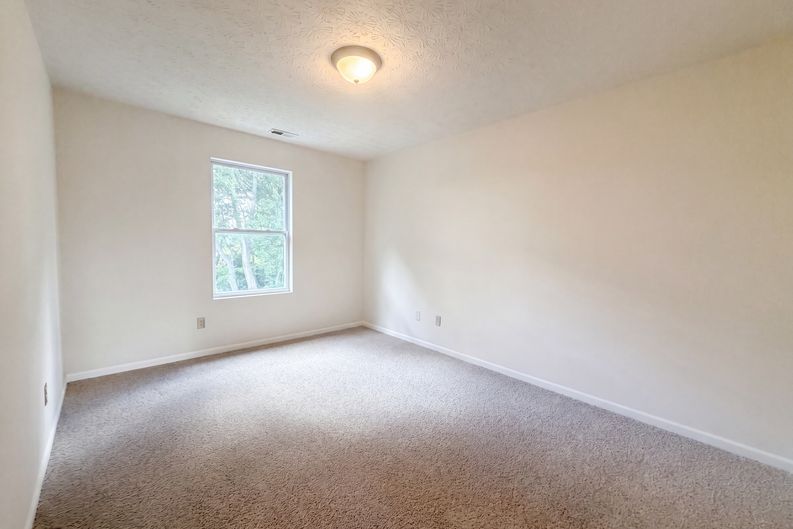 Photo 14 of 29 of 4625 Kenross Dr, Columbus, OH