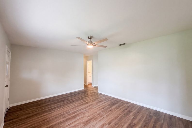 Photo 11 of 26 of 6520 NW 61st Ct, Ocala, FL