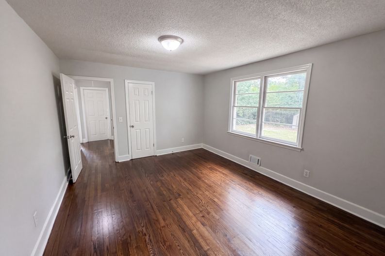 Photo 3 of 20 of 840 Decatur St, West Columbia, SC