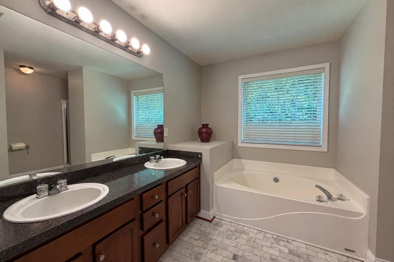 Photo 9 of 32 of 4468 Karron Dr, Powder Springs, GA