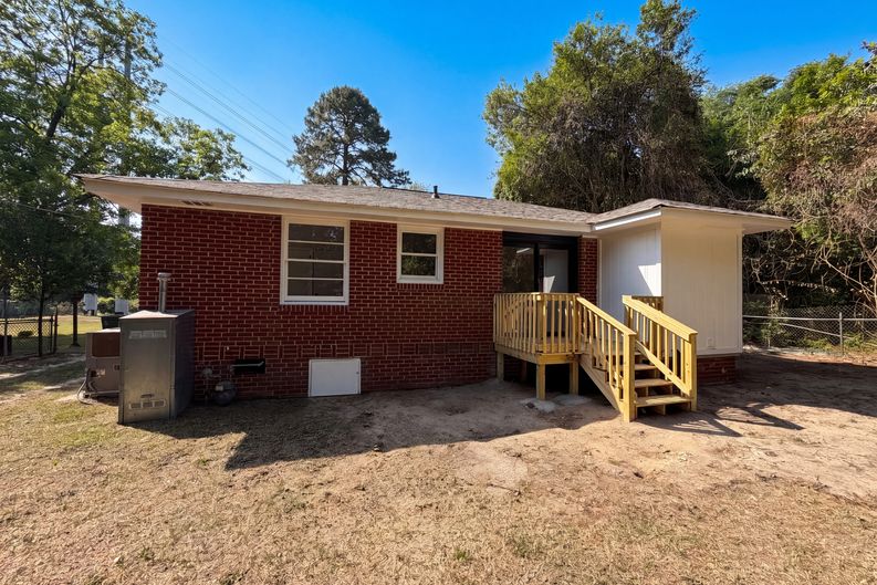 Photo 5 of 17 of 2112 Axson St, Cayce, SC