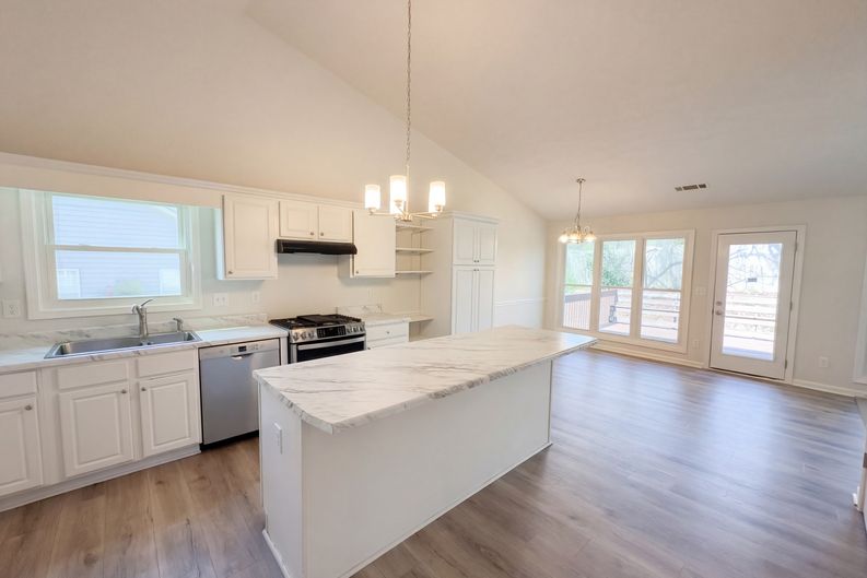 Photo 8 of 19 of 2840 Meridian Dr, Dacula, GA