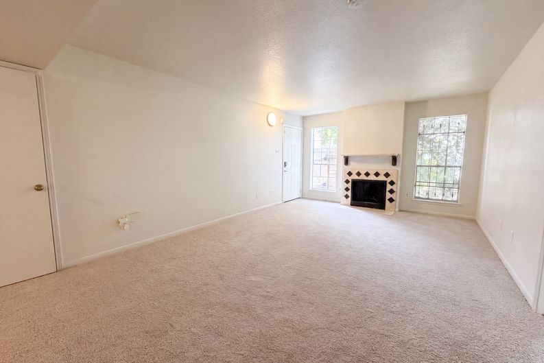 Photo 3 of 16 of 6606 De Moss Dr, Houston, TX