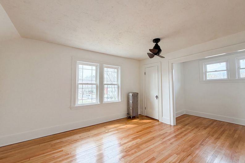 Photo 7 of 18 of 10 Perrot St, Worcester, MA