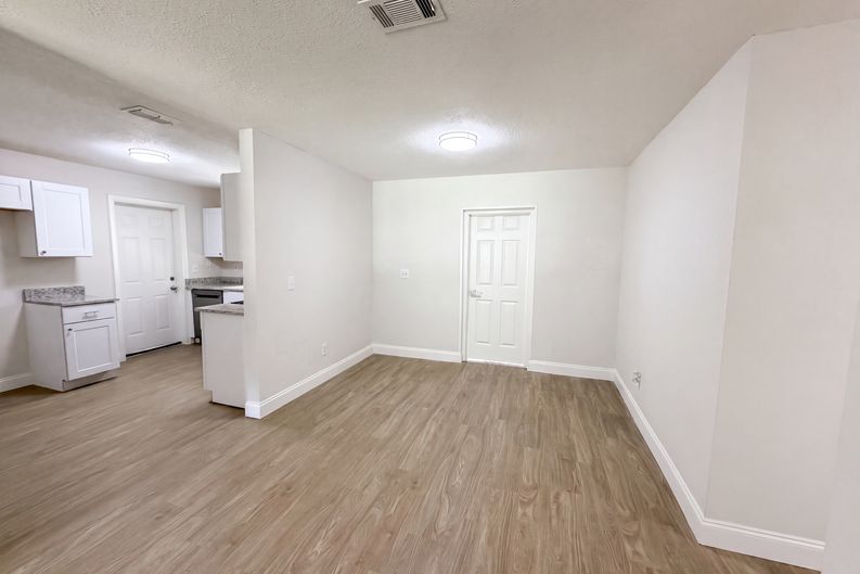 Photo 14 of 23 of 585 Hewett Dr, Orlando, FL