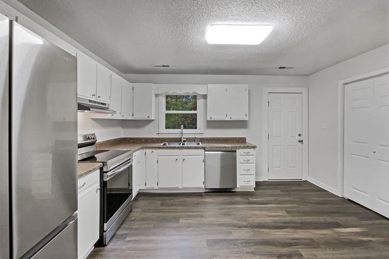 Photo 12 of 18 of 4051 Gordon Ct, Winston Salem, NC