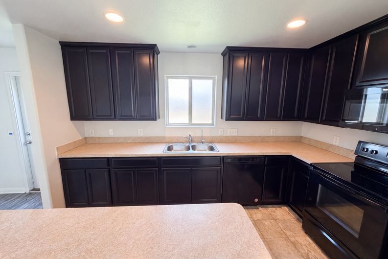 Photo 8 of 25 of 10335 Dawson Hill Ln, Houston, TX