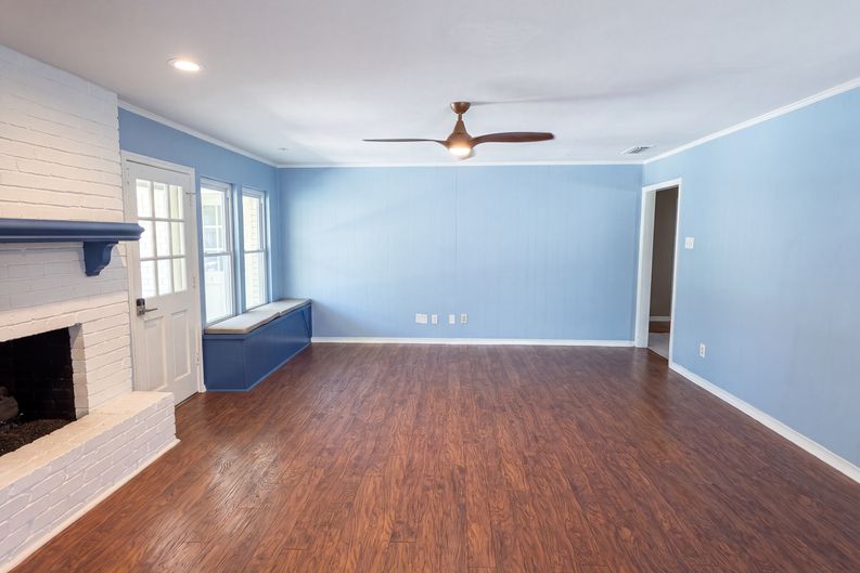 Photo 8 of 16 of 1115 N Waterview Dr, Richardson, TX