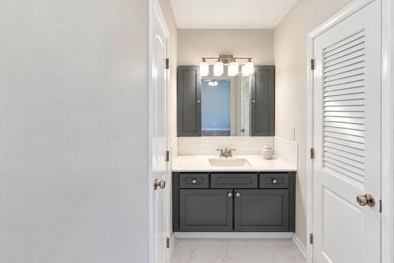 Photo 9 of 25 of 4720 McBane Ct, Columbus, OH