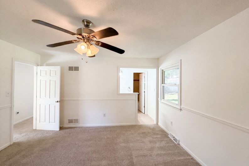 Photo 4 of 21 of 205 NE 1st Street Ter, Blue Springs, MO