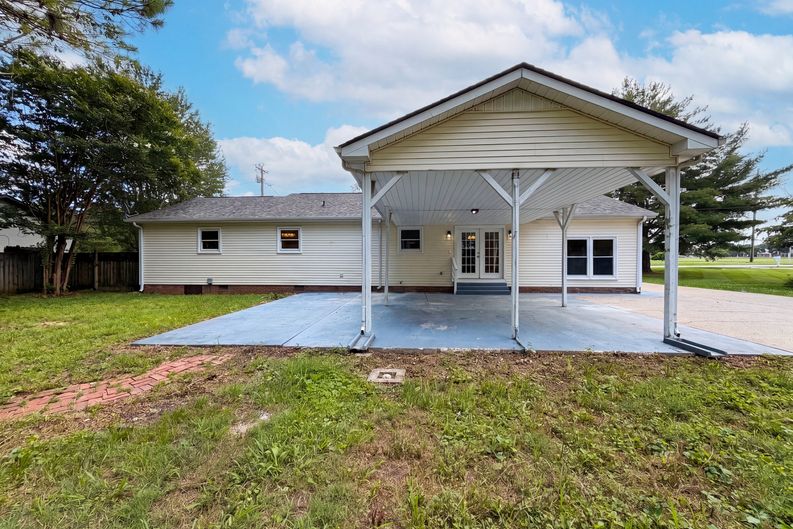Photo 5 of 22 of 4023 Cavalier Dr, Murfreesboro, TN