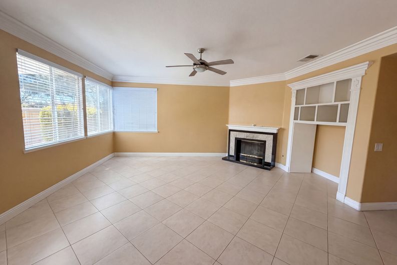 Photo 3 of 21 of 27801 Canyon Hills Way, Murrieta, CA