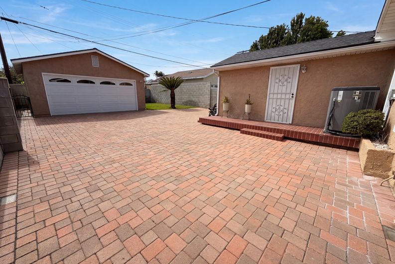 Photo 5 of 30 of 6303 Eileen Ave, Los Angeles, CA