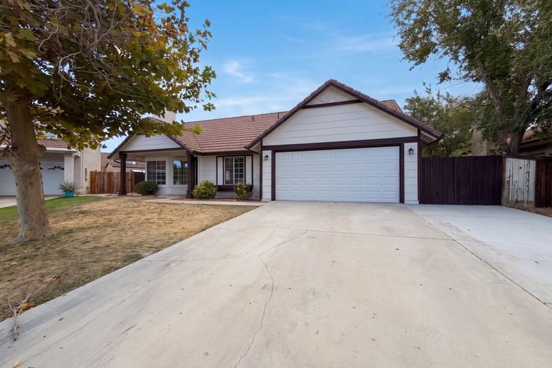 Photo 14 of 19 of 545 Spruce Ct, Palmdale, CA