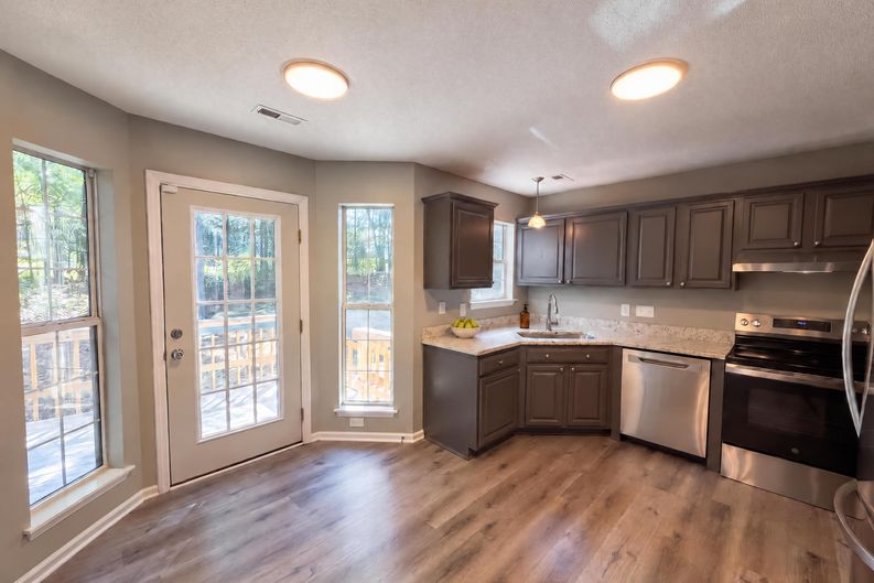 Photo 6 of 28 of 8224 Hunley Ridge Rd, Matthews, NC