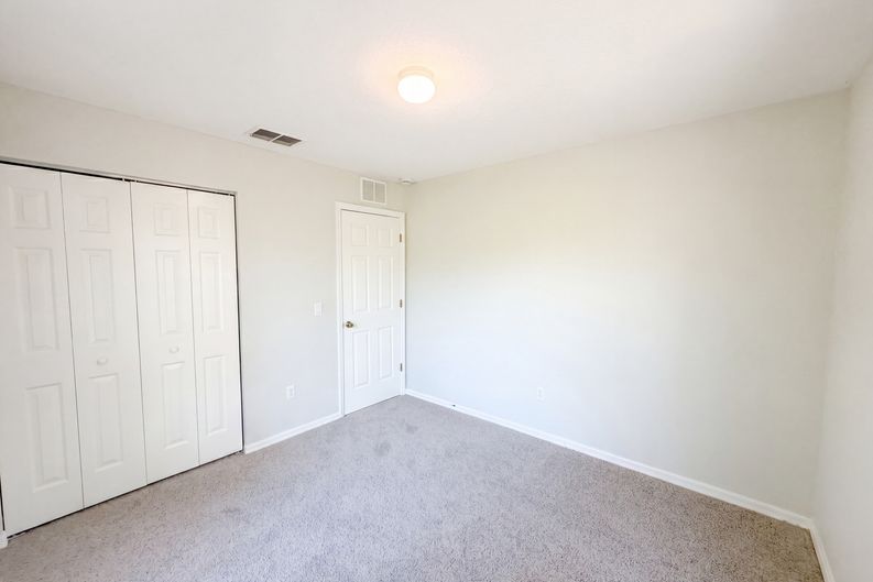 Photo 8 of 25 of 17956 SW 25th Avenue Rd, Ocala, FL
