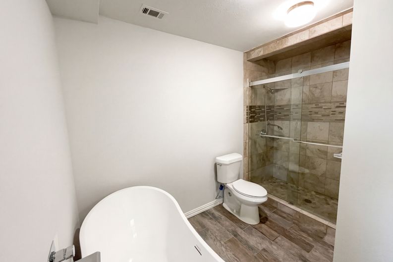 Photo 12 of 19 of 2800 N Surrey Dr, Carrollton, TX