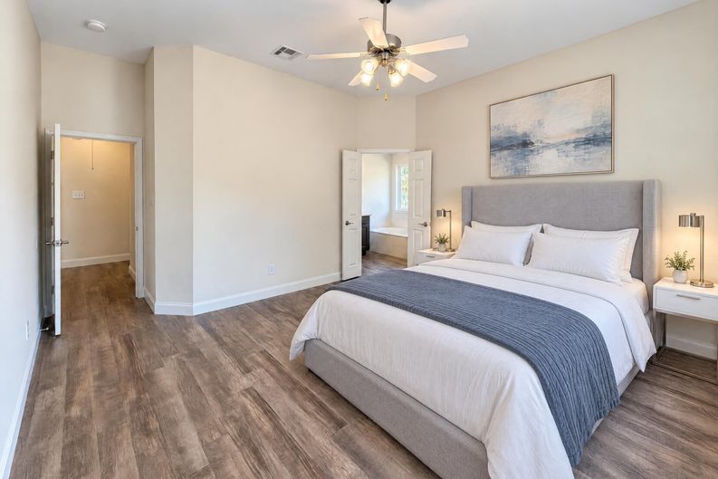 Photo 10 of 25 of 2830 Beacon Hill Dr, Rockwall, TX