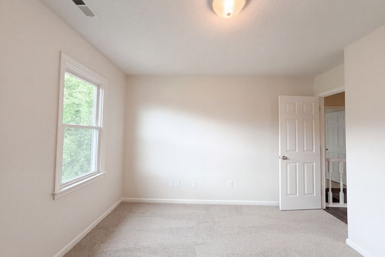 Photo 17 of 30 of 1001 Kingstree Ridge Dr, Winston Salem, NC