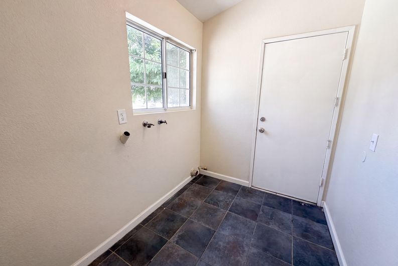 Photo 12 of 19 of 13154 Oberlin Ave, Victorville, CA