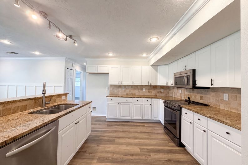 Photo 9 of 34 of 2805 105th St E, Palmetto, FL