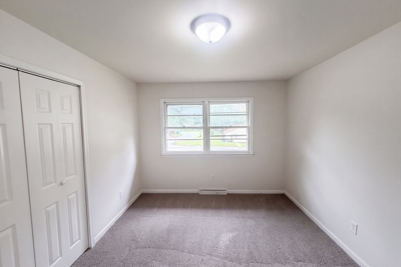 Photo 15 of 26 of 1502 W Meadowview Rd, Greensboro, NC