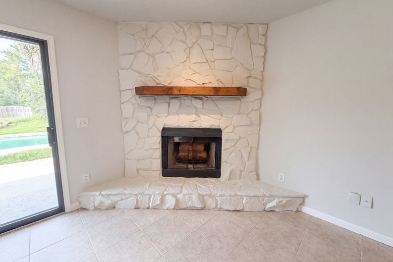 Photo 9 of 23 of 10441 Old Plank Rd, Jacksonville, FL