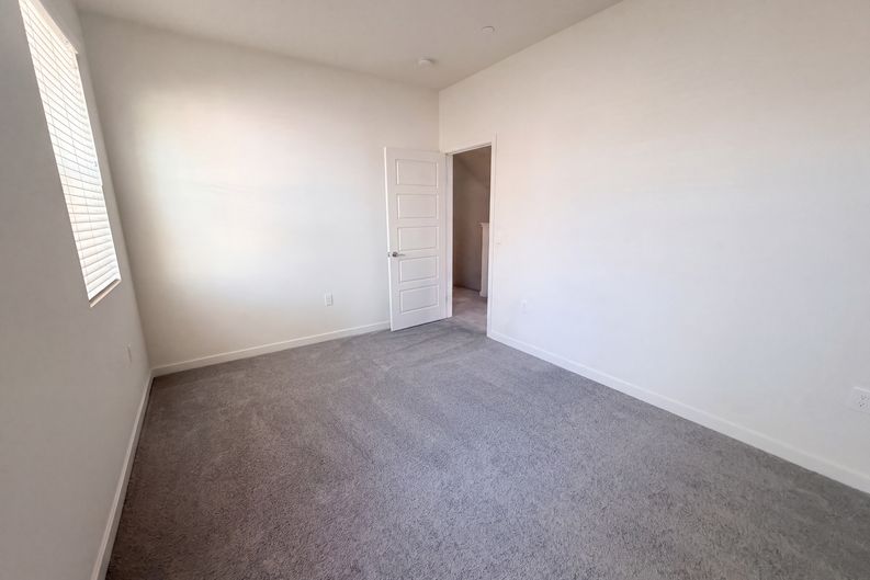Photo 11 of 21 of 573 Winchester Dr, Oxnard, CA