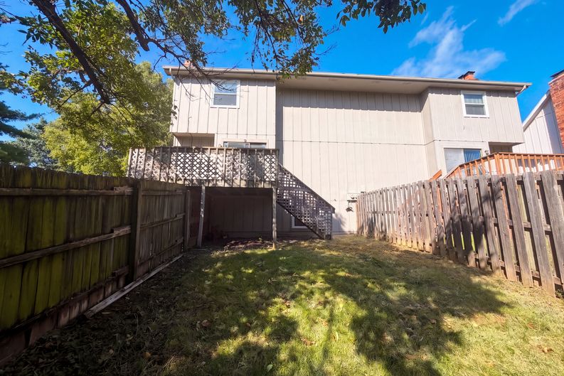 Photo 15 of 21 of 10002 W 86th St, Overland Park, KS