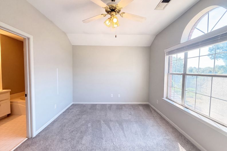 Photo 4 of 20 of 531 Canyon Park Dr, Pelham, AL