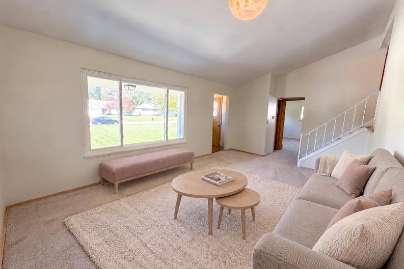Photo 3 of 24 of 5444 Kenbridge Dr, Cleveland, OH