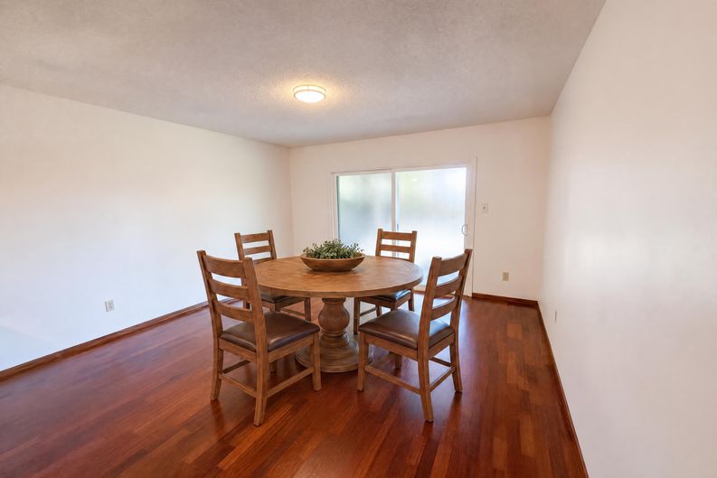 Photo 11 of 36 of 6800 Havenhurst Dr, Sacramento, CA