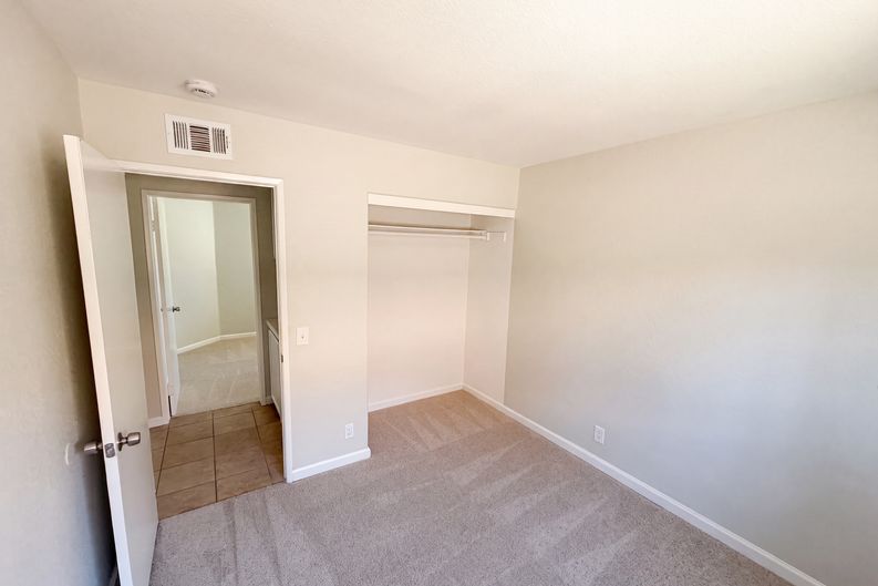 Photo 13 of 23 of 2758 Alne Dr, Hemet, CA