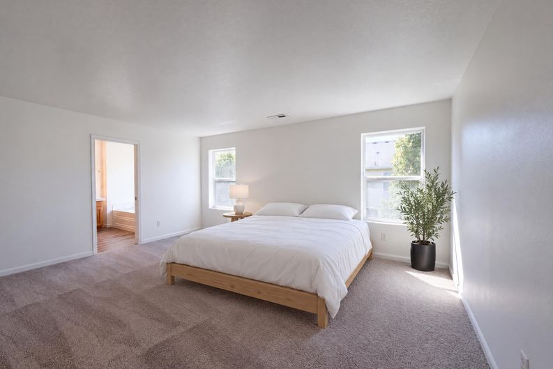 Photo 4 of 25 of 34050 SE Sturgeon St, Scappoose, OR