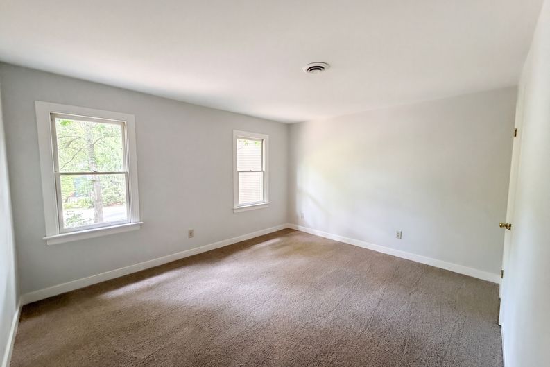 Photo 11 of 21 of 5517 W Bay Ct, Midlothian, VA
