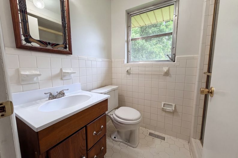 Photo 9 of 16 of 624 Belview St, Bessemer, AL