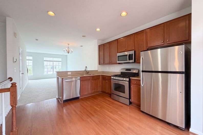 Photo 6 of 25 of 15613 John Diskin Cir, Woodbridge, VA
