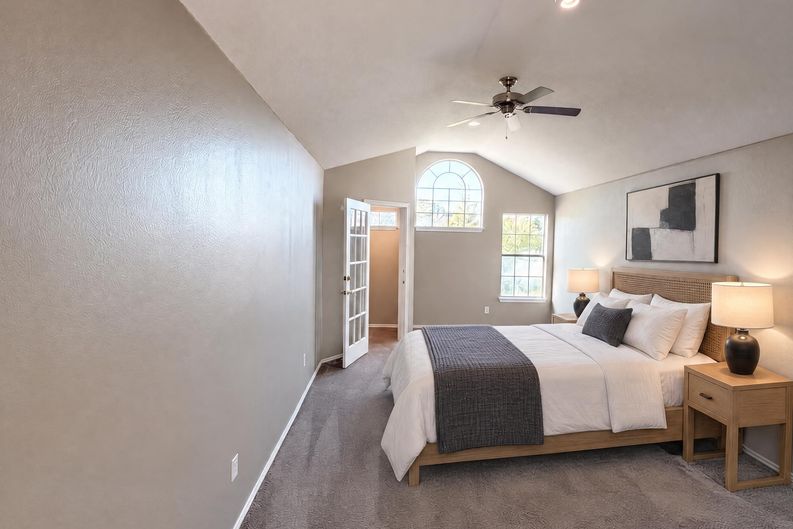 Photo 13 of 24 of 1633 San Francisco St, Carrollton, TX