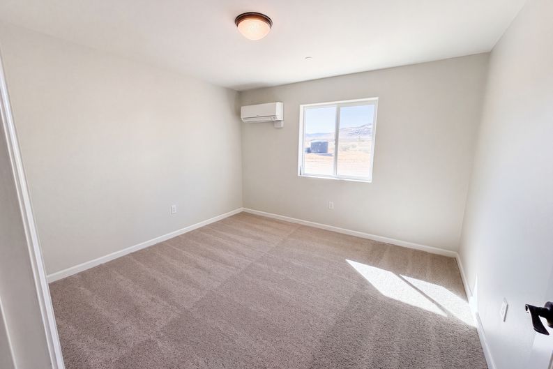 Photo 8 of 19 of 14100 Nightshade Rd, Apple Valley, CA