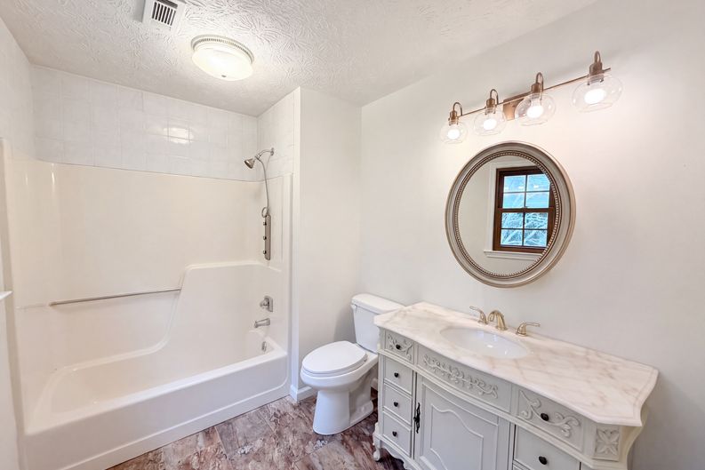 Photo 9 of 29 of 1731 Sundale Dr, Lawrenceville, GA