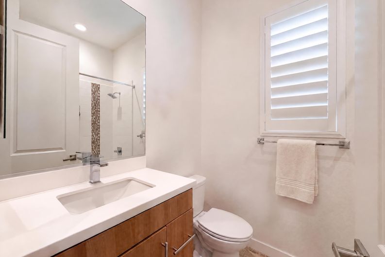 Photo 14 of 37 of 627 E Orange Blossom Way, Azusa, CA