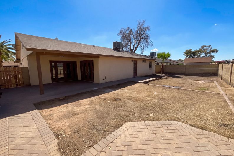 Photo 8 of 32 of 4038 W Mercer Ln, Phoenix, AZ