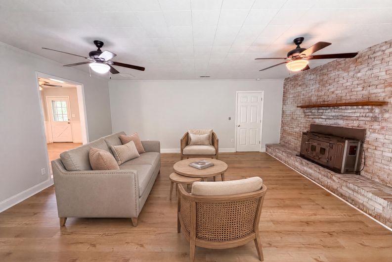 Photo 8 of 17 of 529 Timberlane Dr, Mount Holly, NC