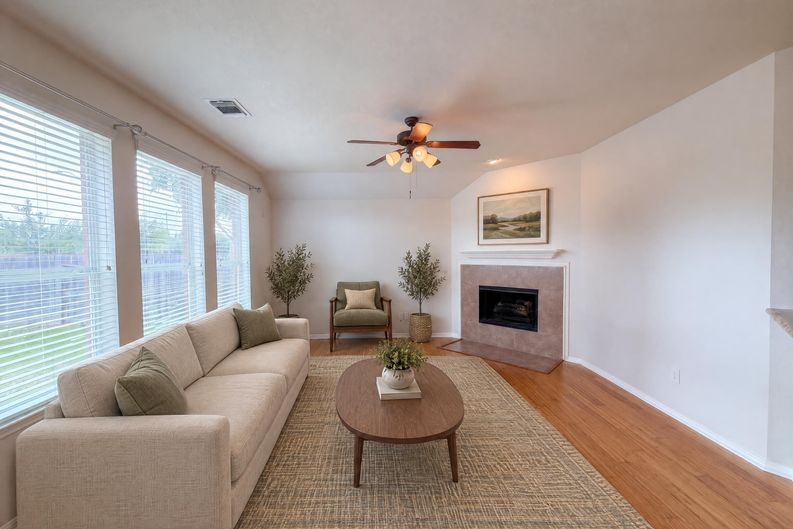 Photo 14 of 41 of 11810 White Water Bay Dr, Pearland, TX