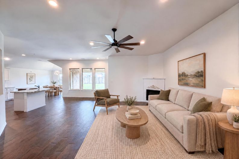 Photo 3 of 19 of 1631 Glade Meadows Dr, Joshua, TX