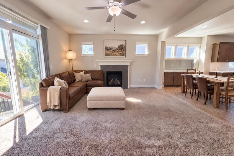 Photo 3 of 14 of 3746 SW McKinley St, Gresham, OR