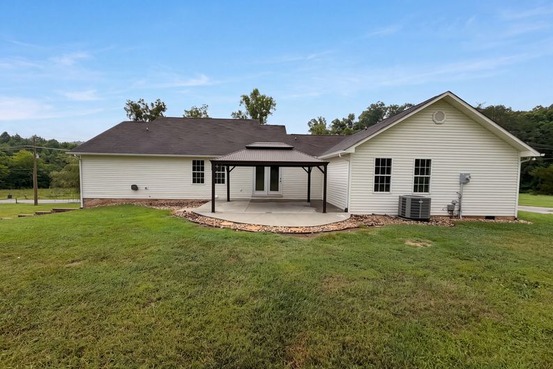 Photo 5 of 37 of 3146 Lora Dr, Maryville, TN