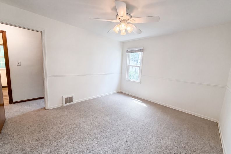 Photo 9 of 24 of 971 Learidge Rd, Cleveland, OH